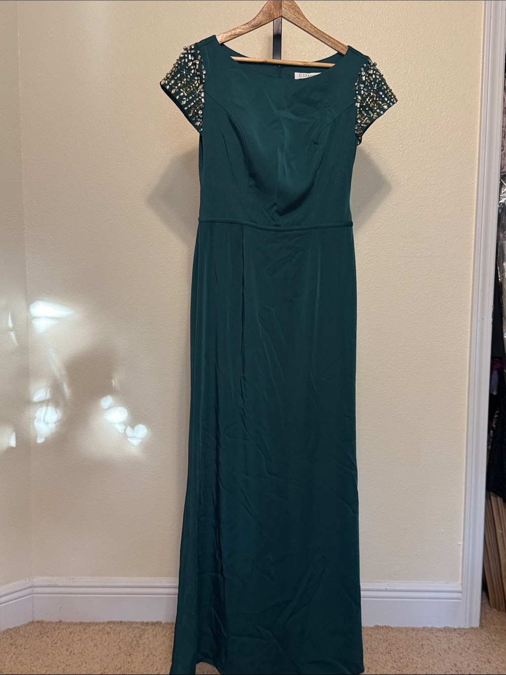 MacDuggal 🌹Emerald Beaded Cap-Sleeve Evening Gown - Picture 2 of 16